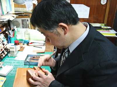 The shopkeeper on engraving Hanko